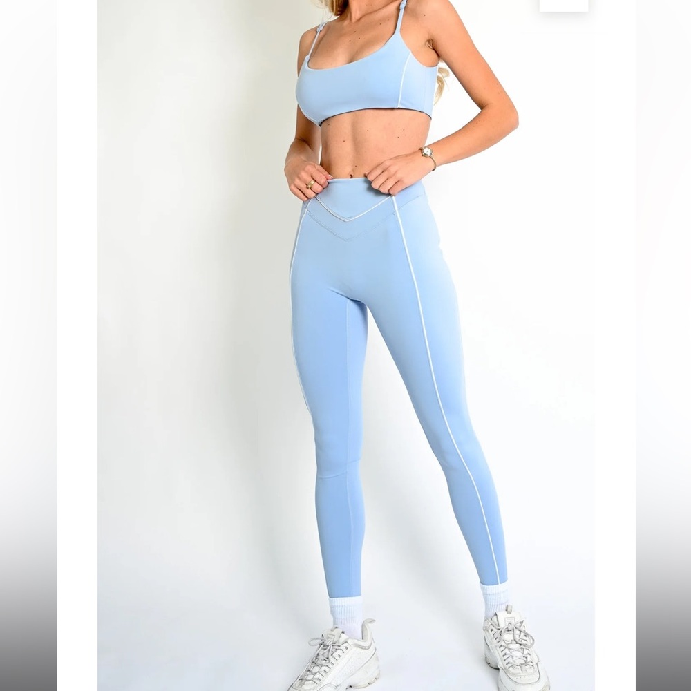 Yellow the Label set- Colby Contour Leggings & Sports Bra in Sky - Picture 4 of 8